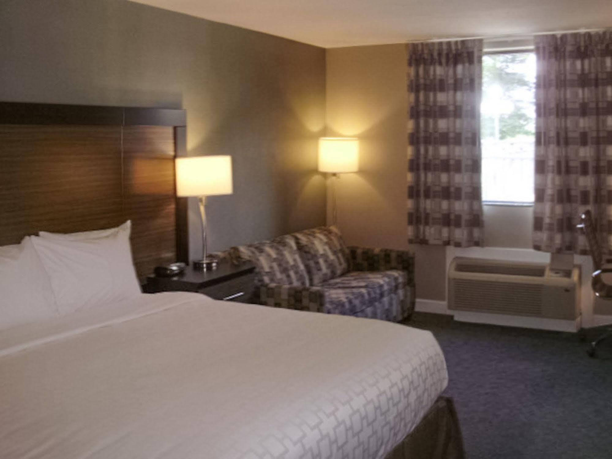 Clarion Hotel Belle Vernon